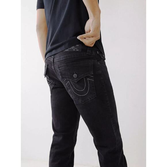 True Religion Ricky Men Jean Size 34 x 32 Flap Straight Leg Black Denim $149 NEW